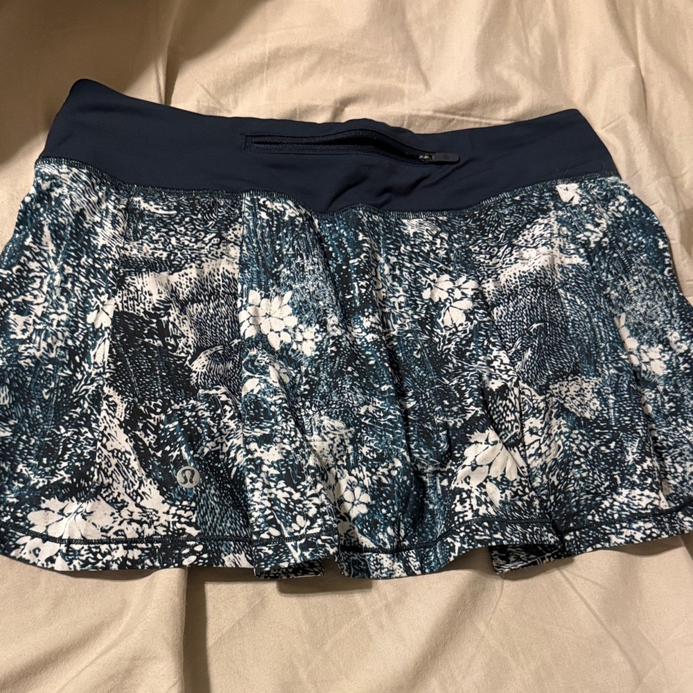 Lululemon skort Blue and White Patterned Athletic Shorts size 6